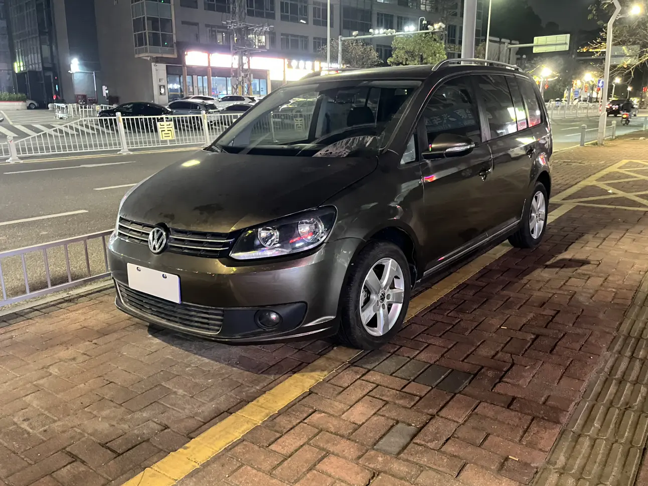 Volkswagen Touran  из Китая