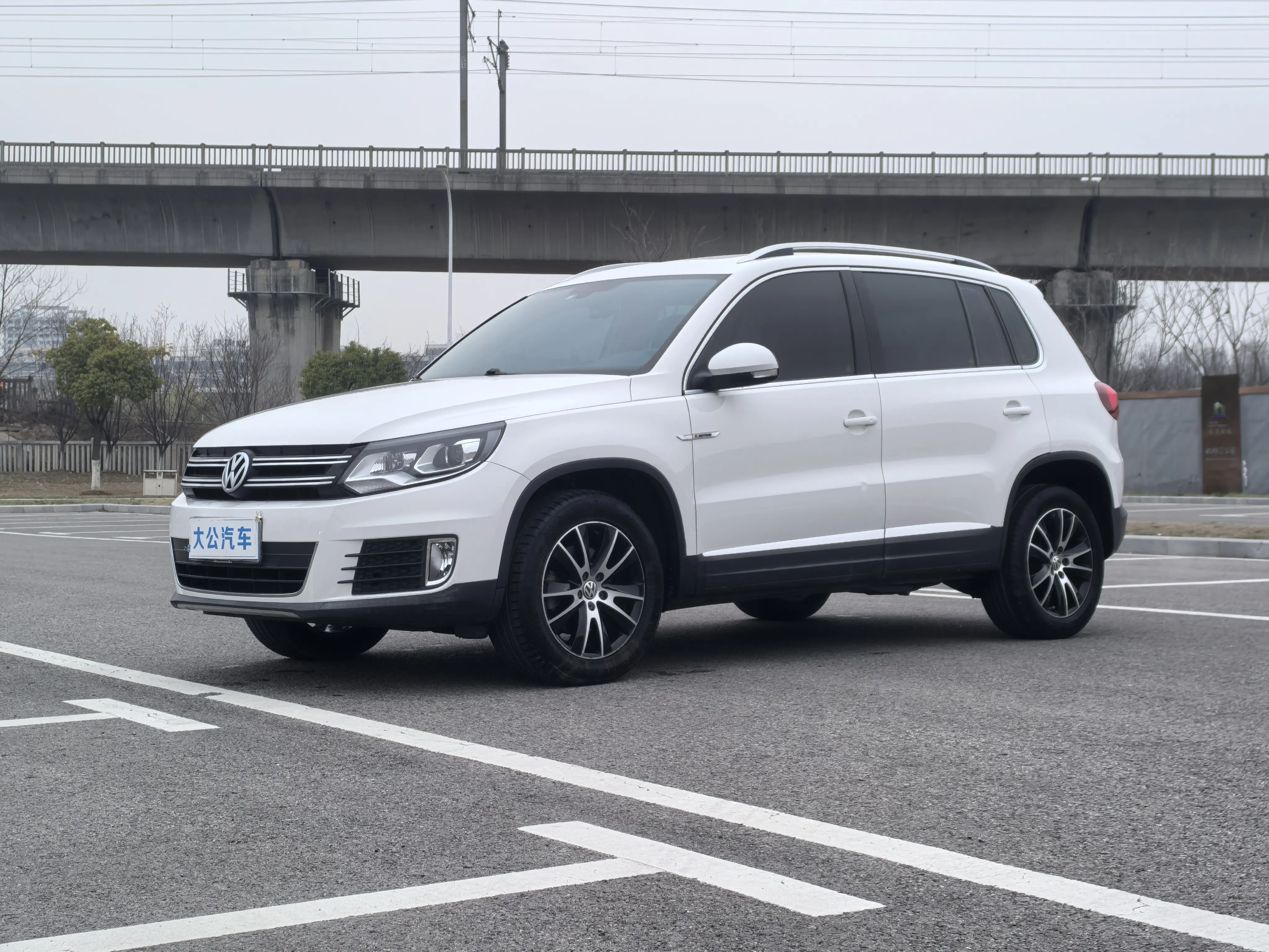 Volkswagen Tiguan (Tharu)  из Китая