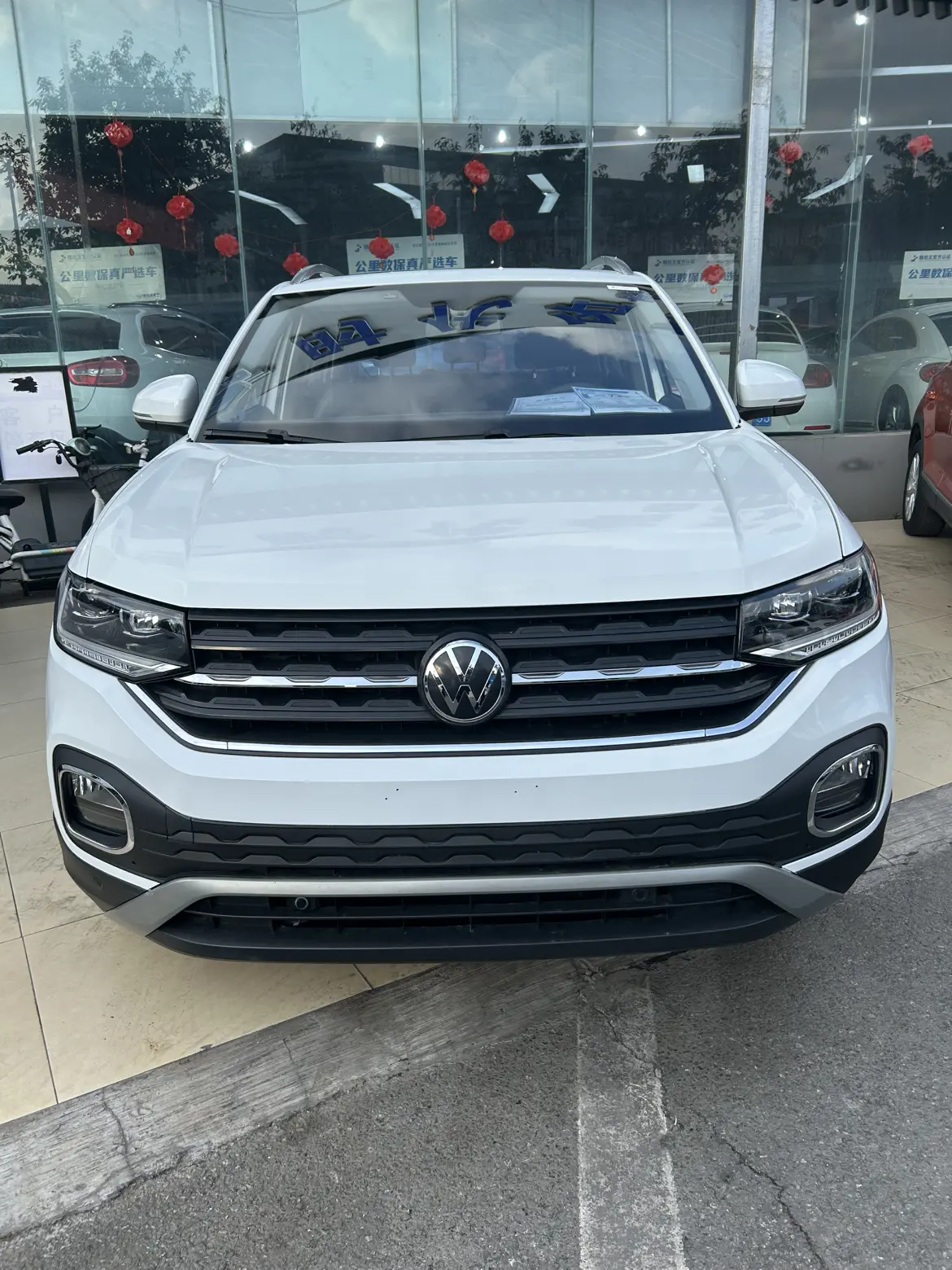 Volkswagen Explore the shadows  из Китая