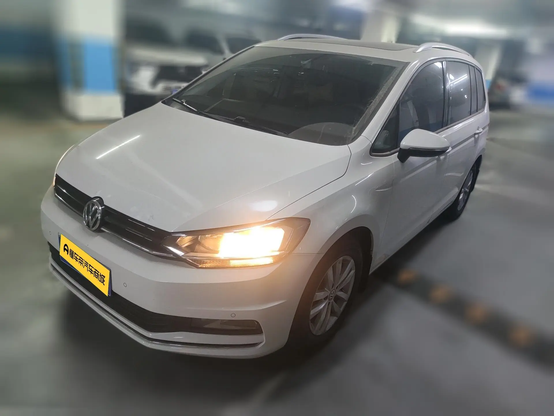 Volkswagen Touran L  из Китая