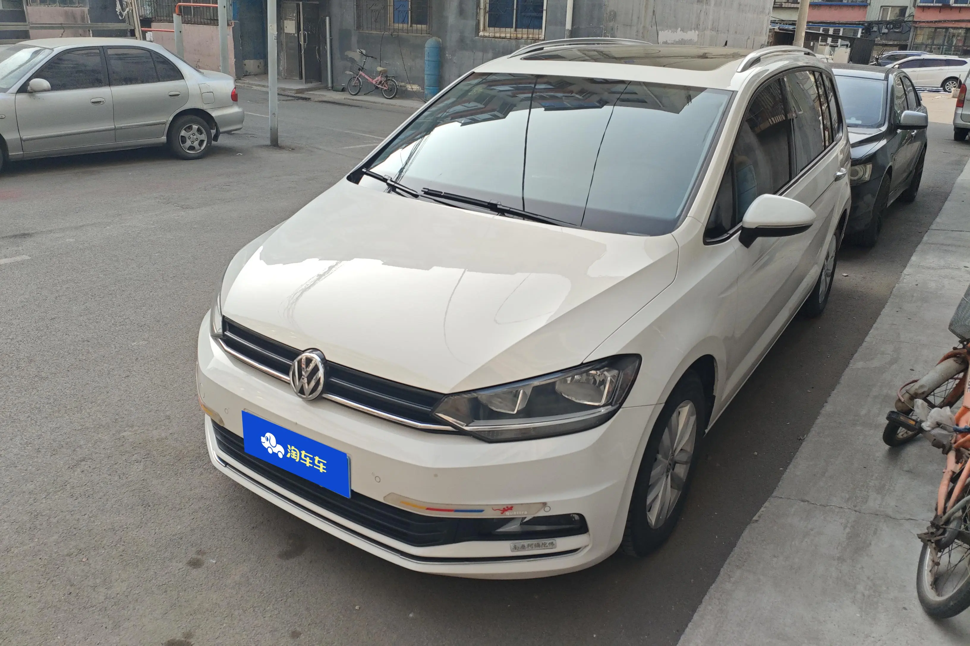 Volkswagen Touran L  из Китая