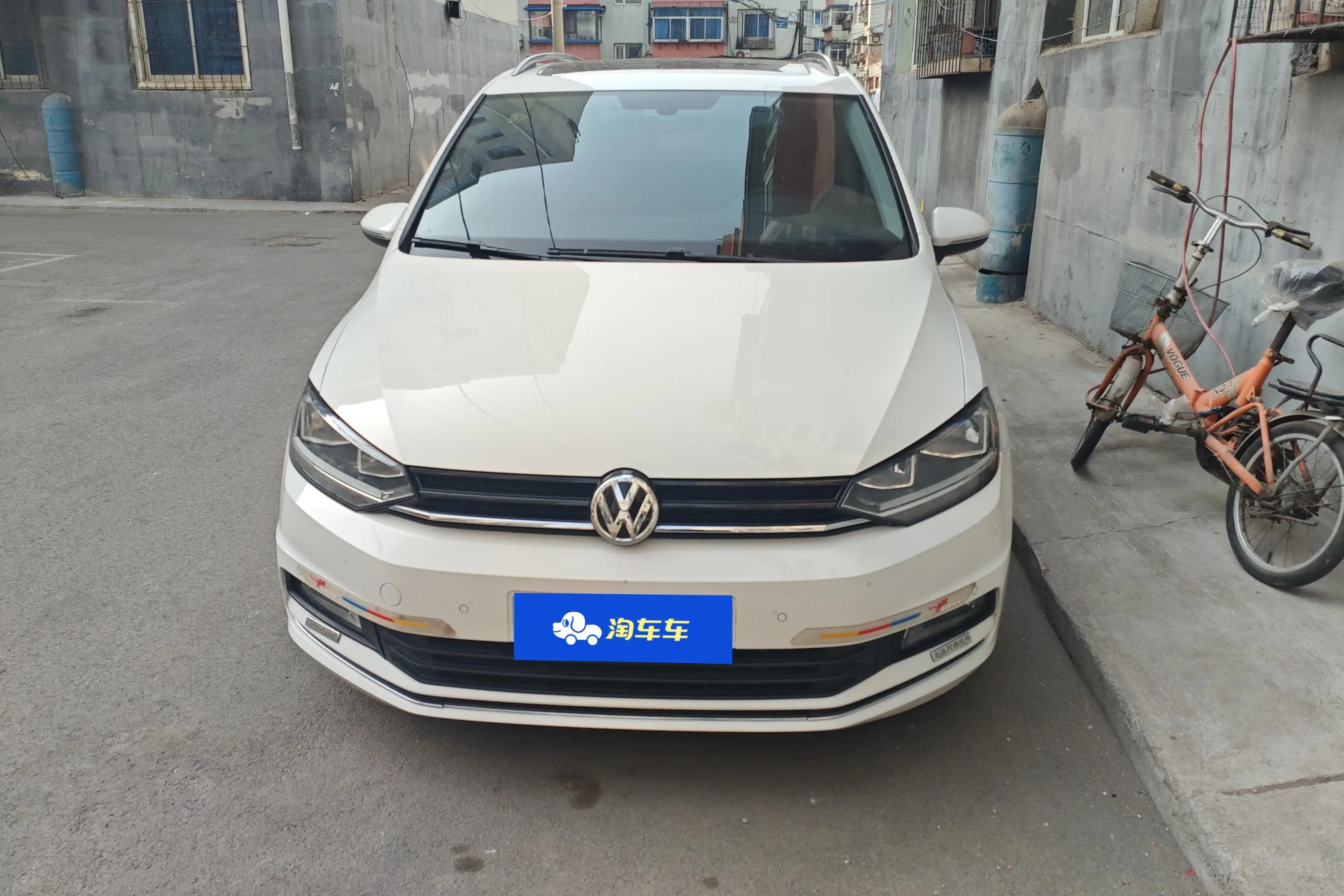 Volkswagen Touran L  из Китая