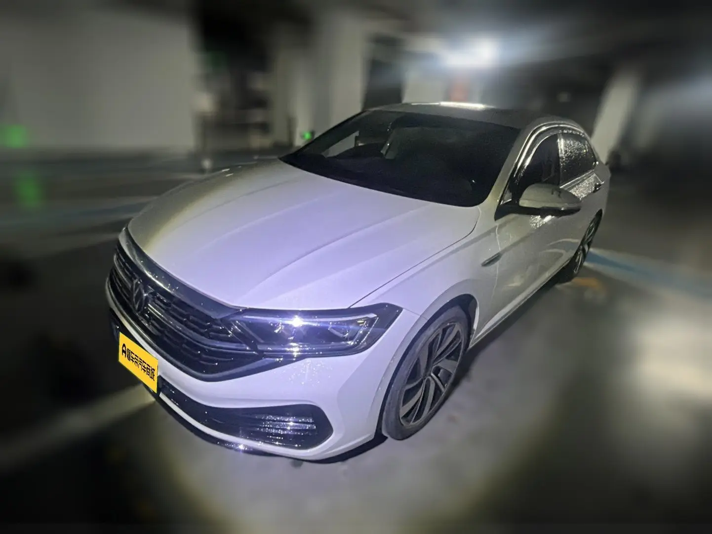 Volkswagen Sagitar  из Китая