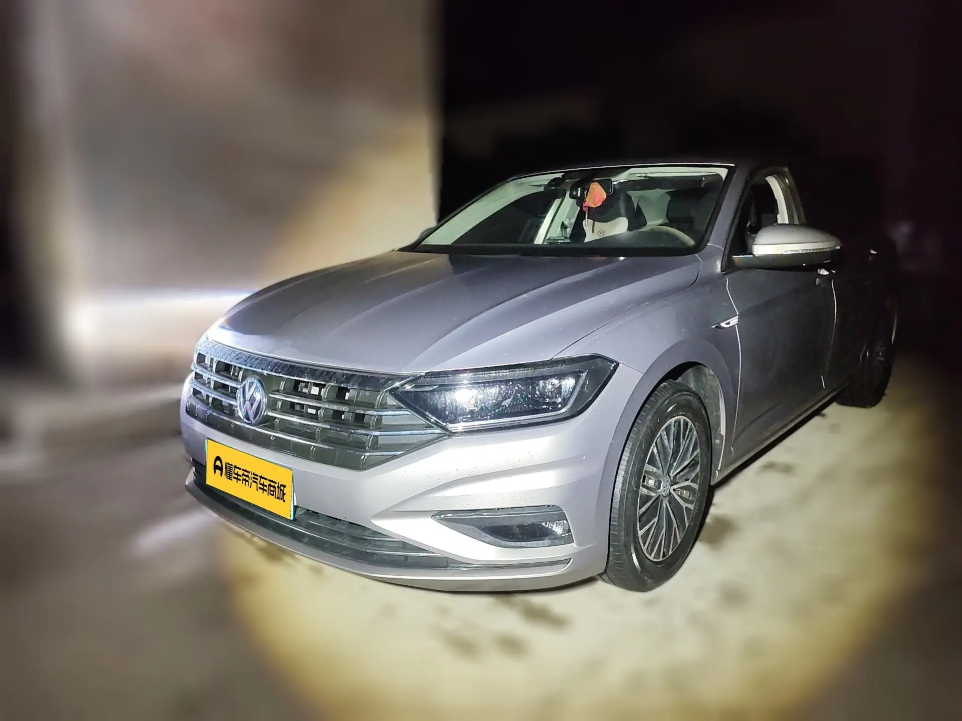 Volkswagen Sagitar  из Китая