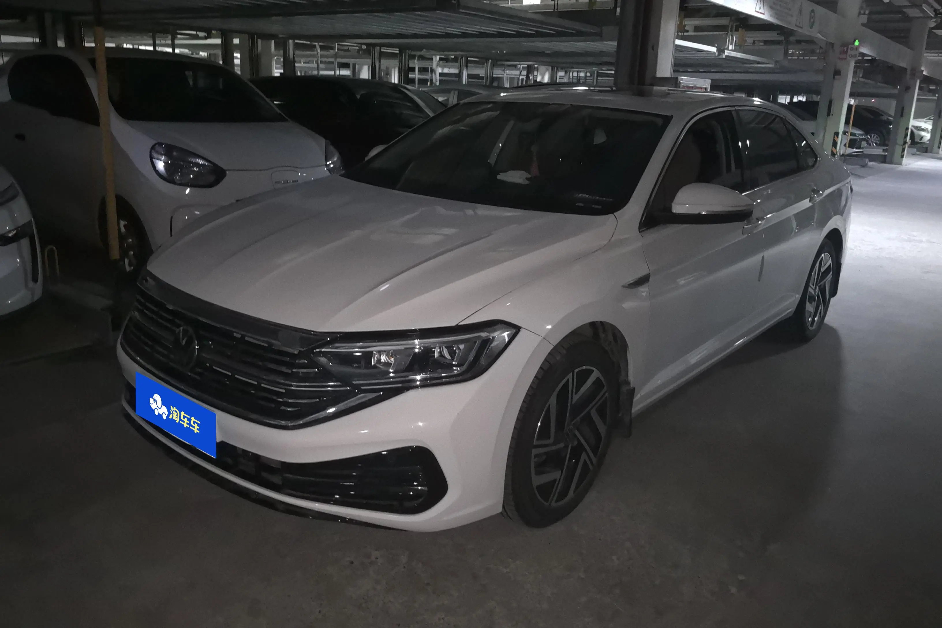 Volkswagen Sagitar  из Китая