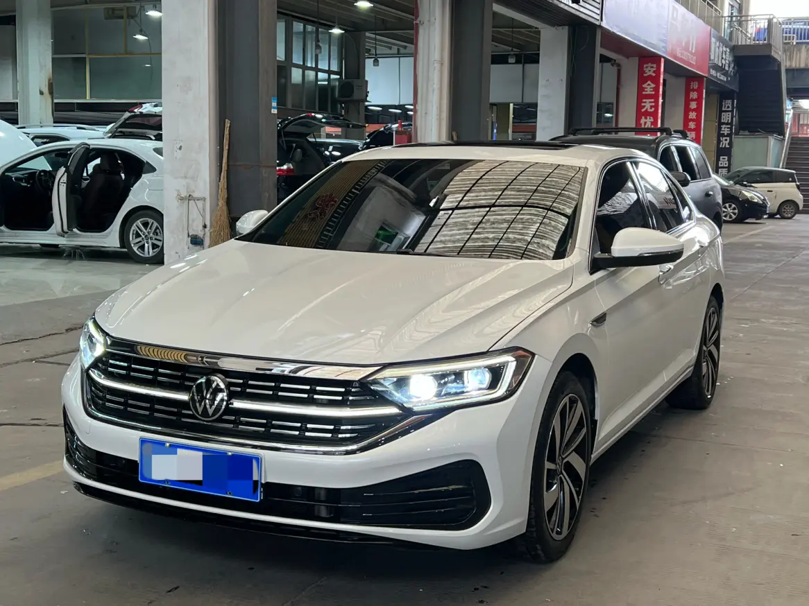 Volkswagen Sagitar  из Китая