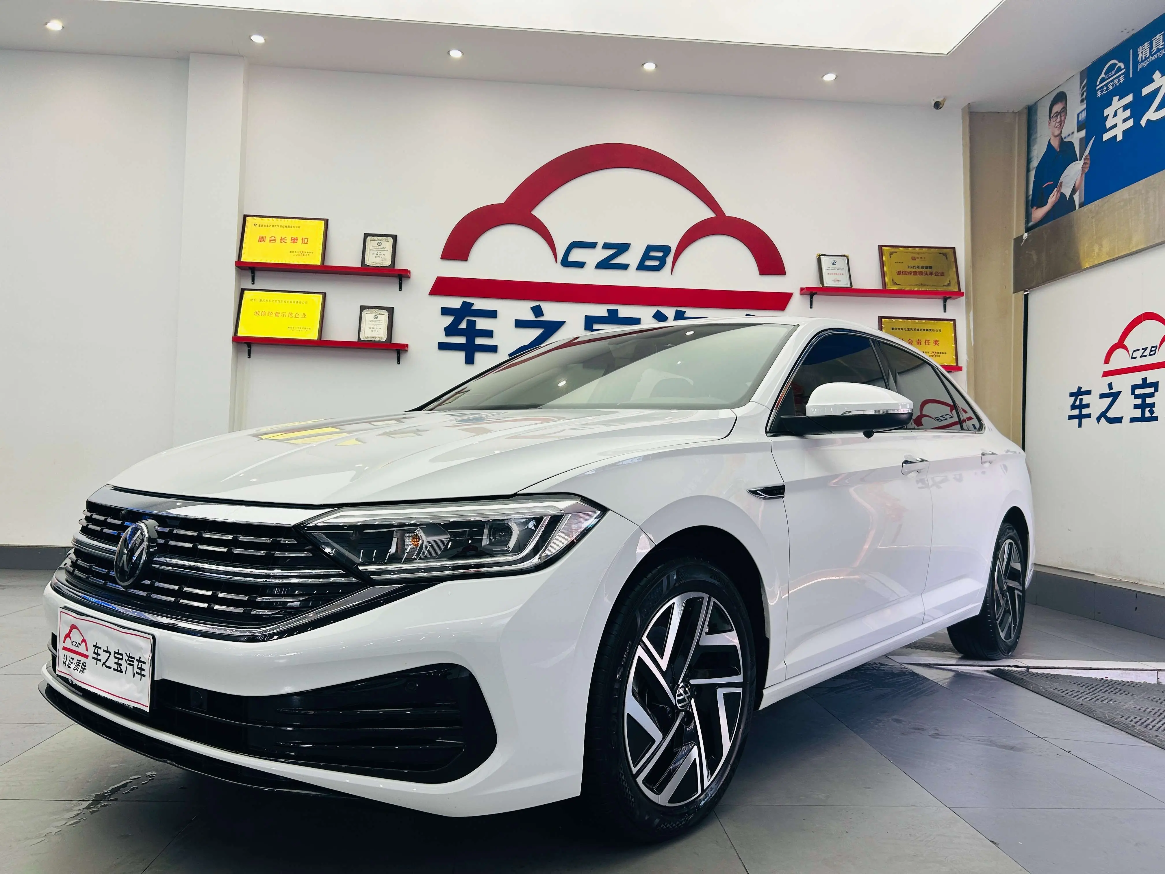 Volkswagen Sagitar  из Китая