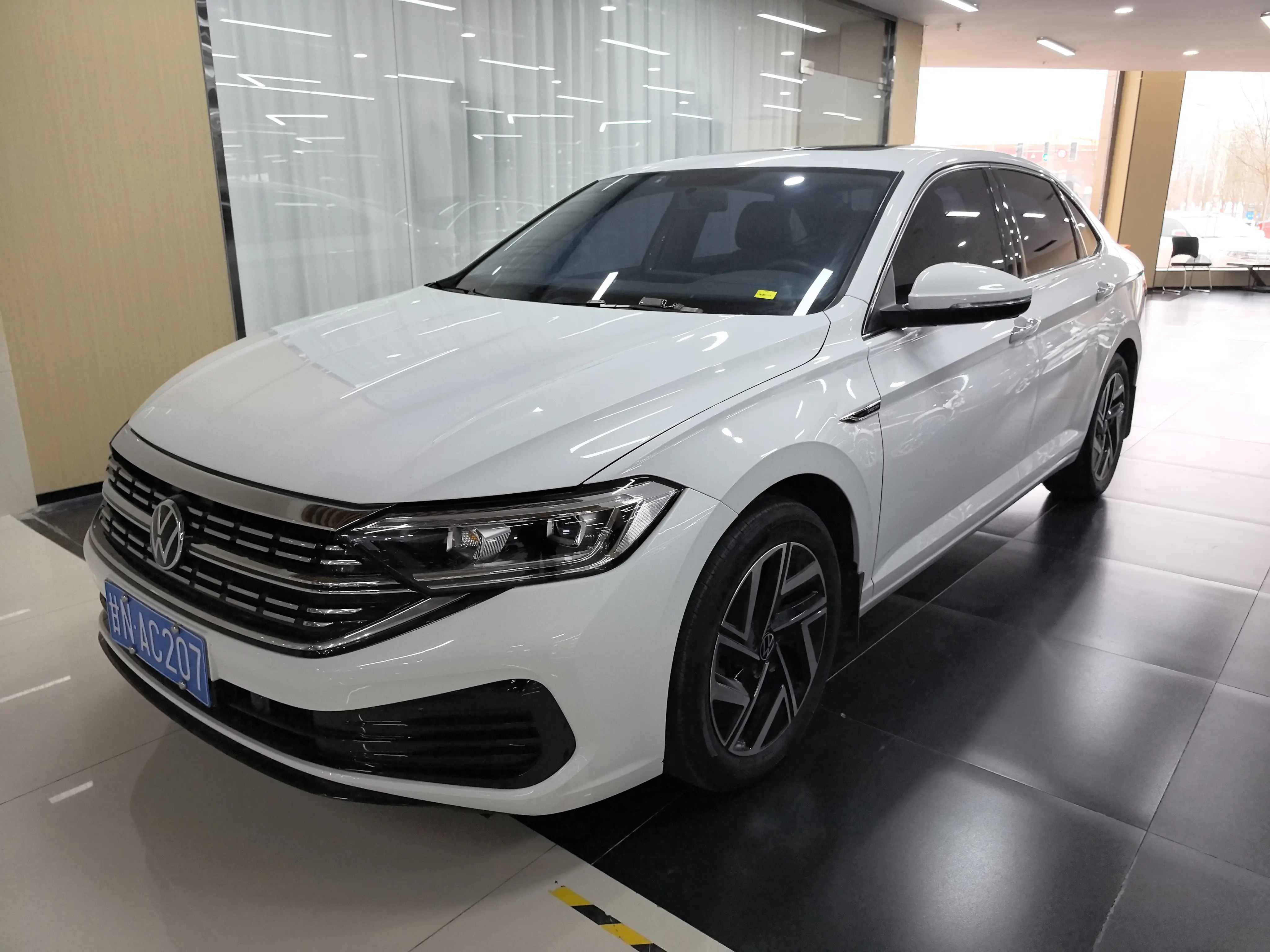 Volkswagen Sagitar  из Китая