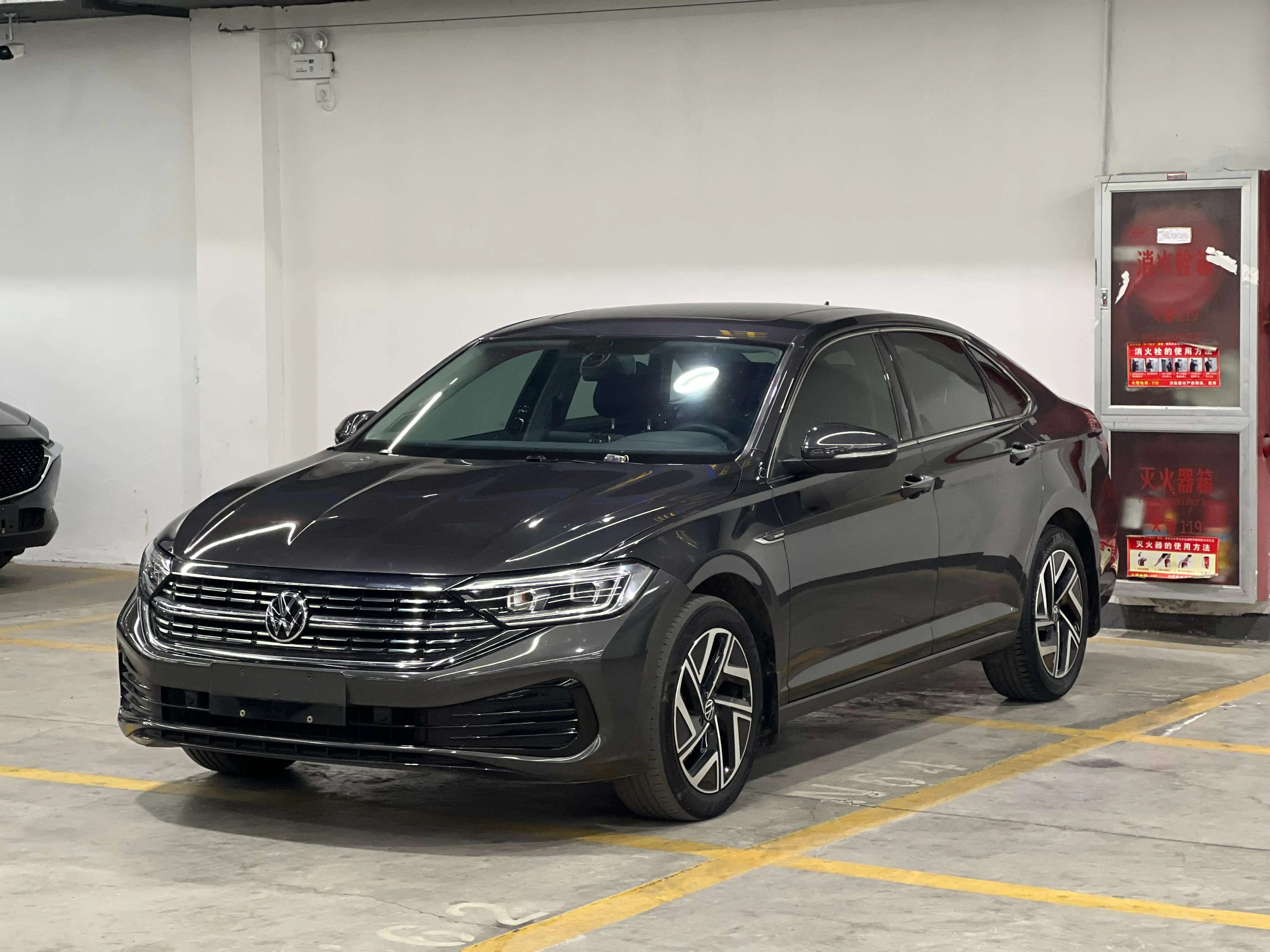 Volkswagen Sagitar  из Китая