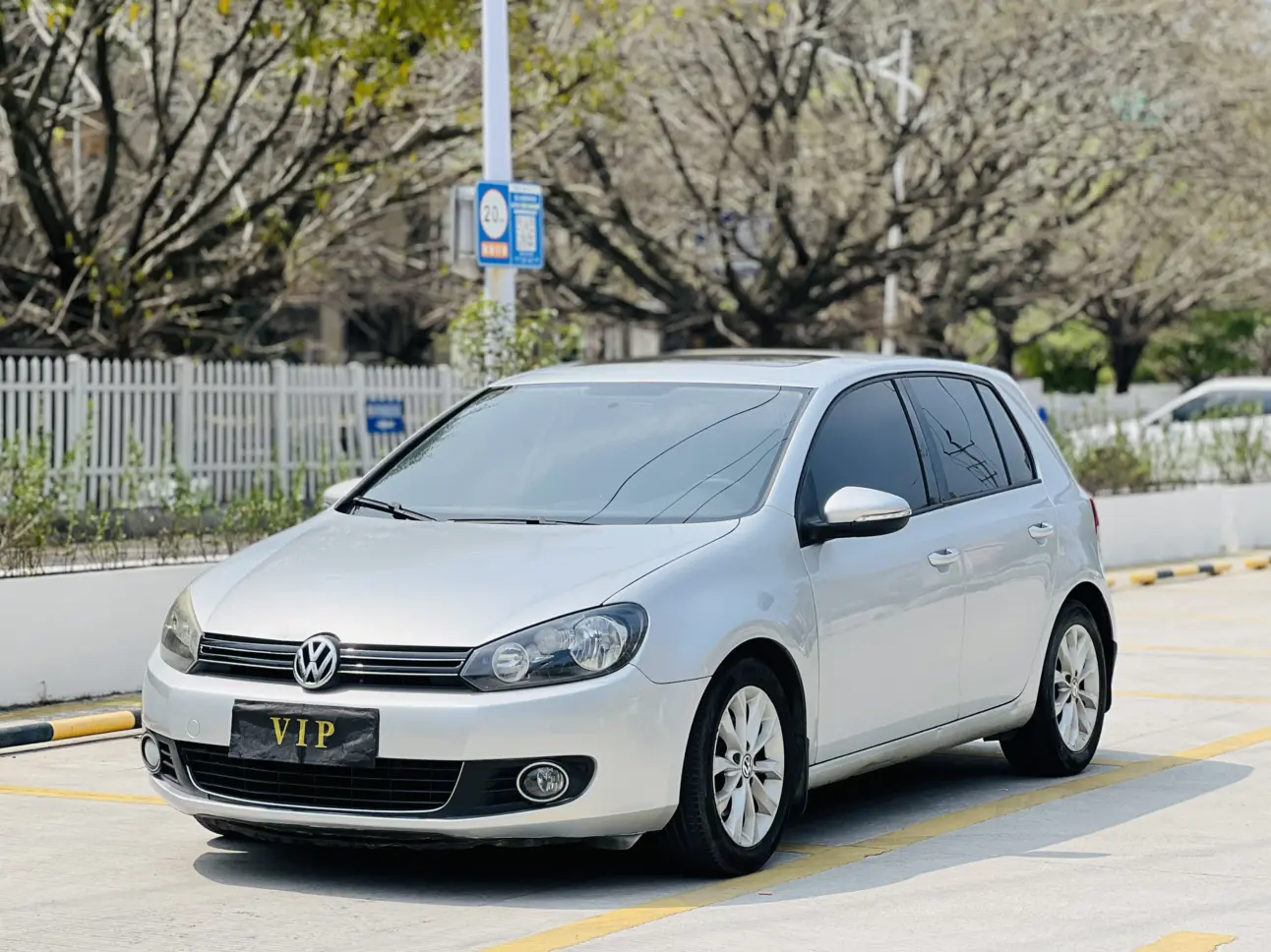 Volkswagen Golf  из Китая