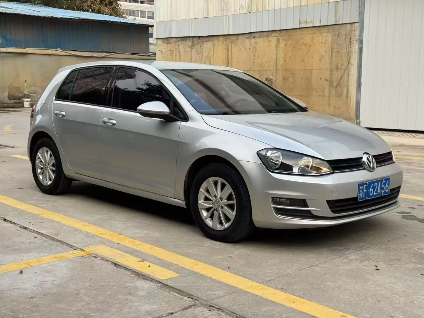 Volkswagen Golf  из Китая