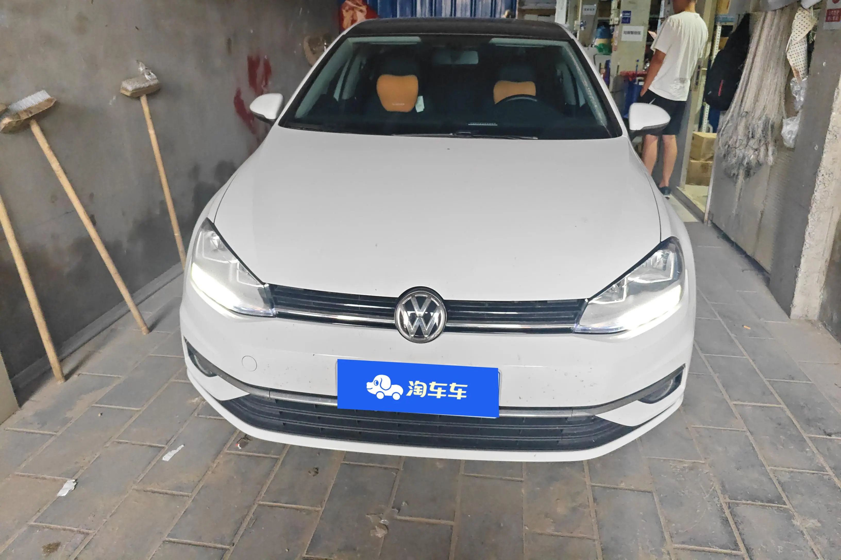 Volkswagen Golf  из Китая