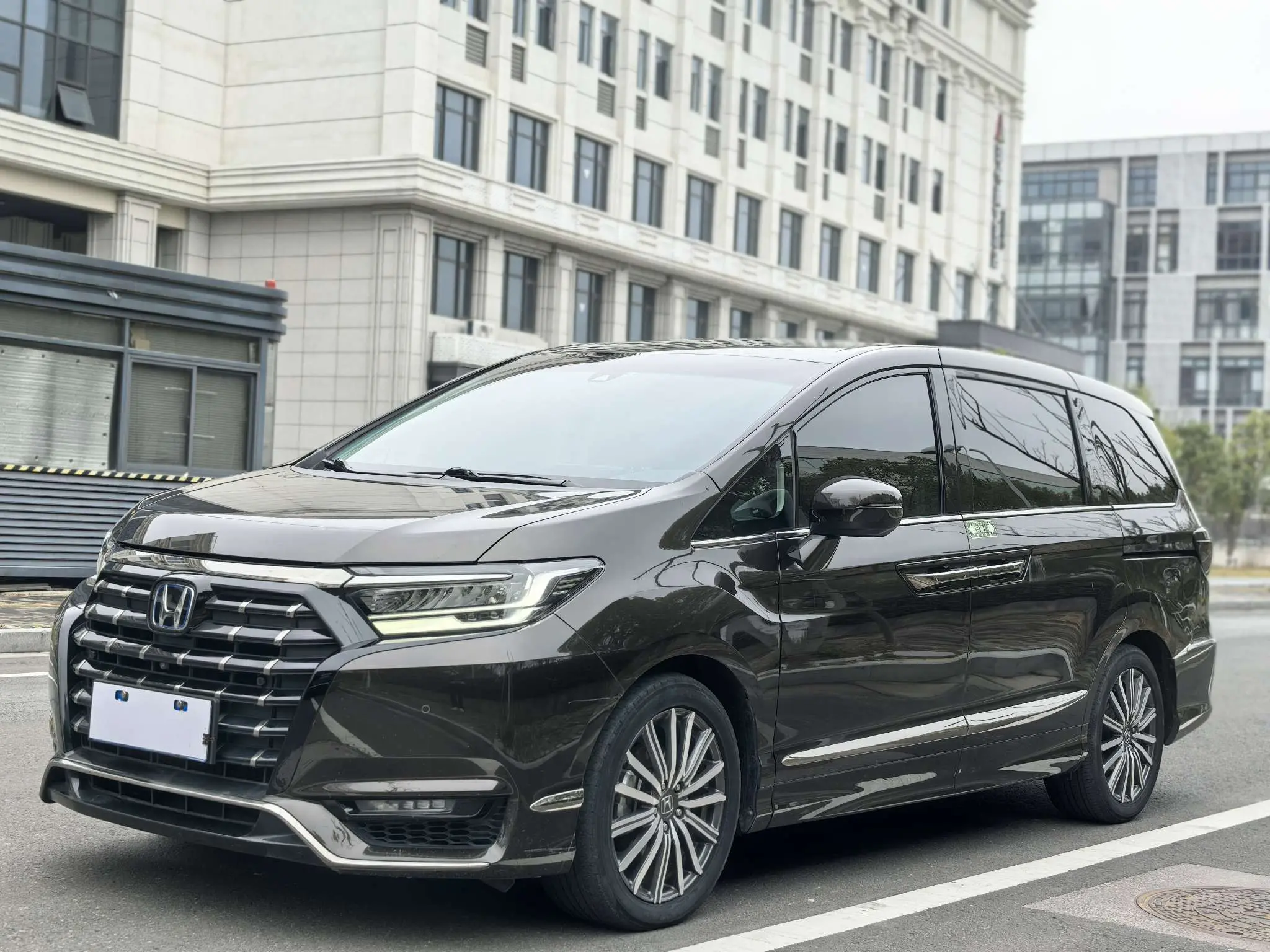 Honda Elysion (Alison)  из Китая