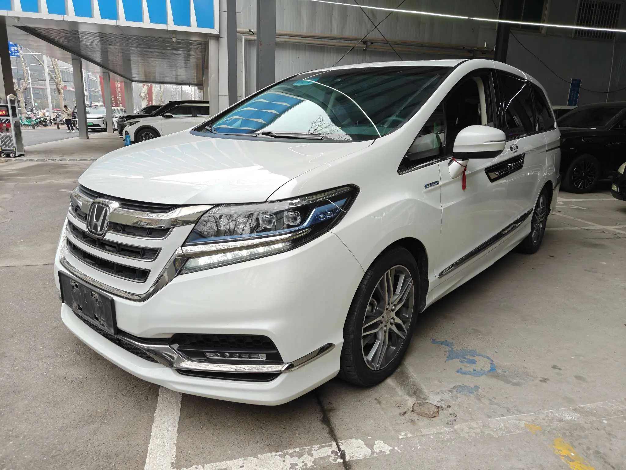 Honda Elysion (Alison)  из Китая