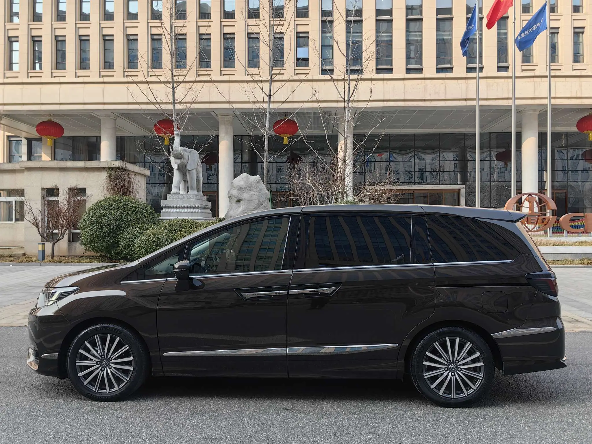 Honda Elysion (Alison)  из Китая