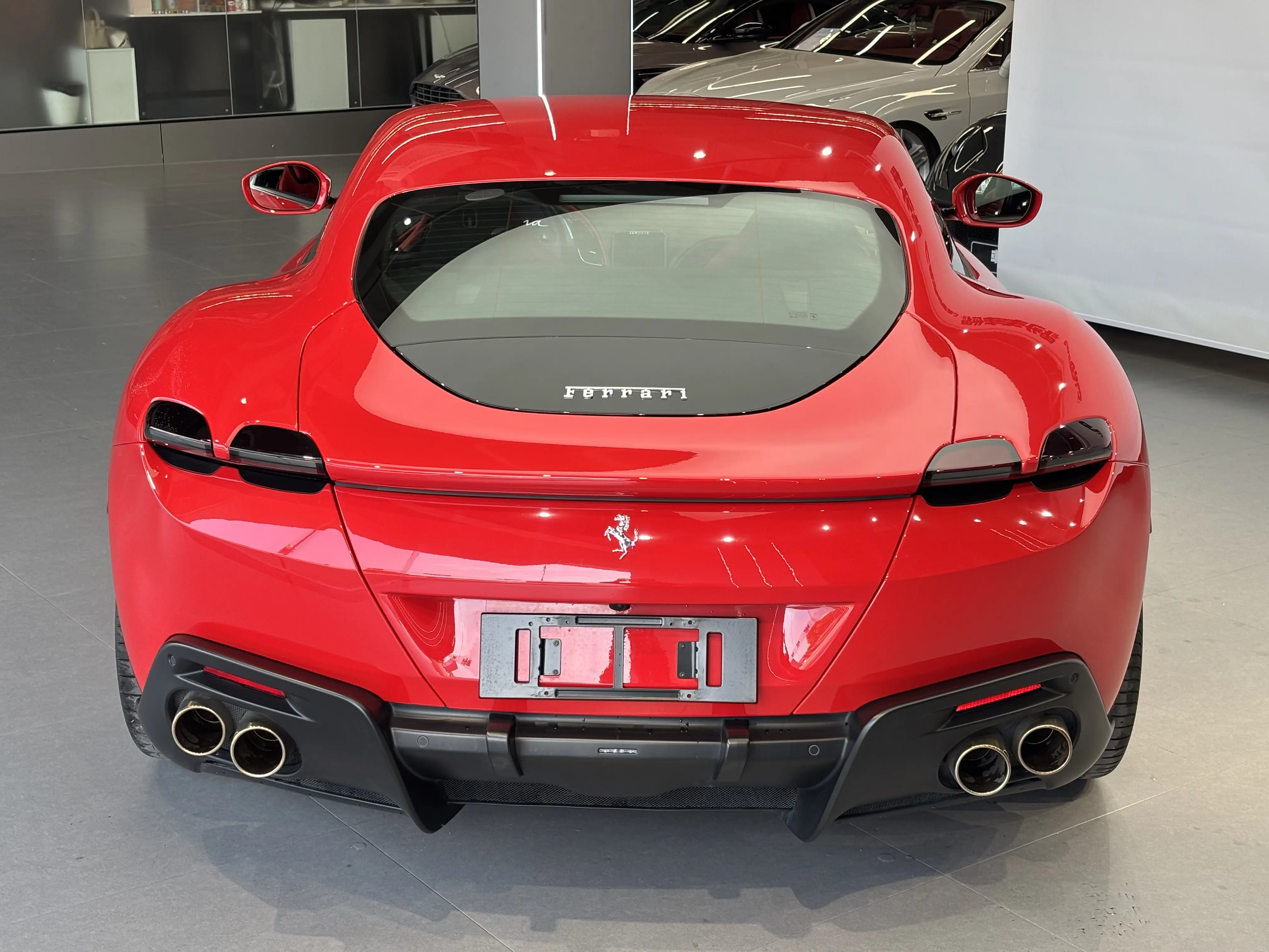 Ferrari Roma  из Китая