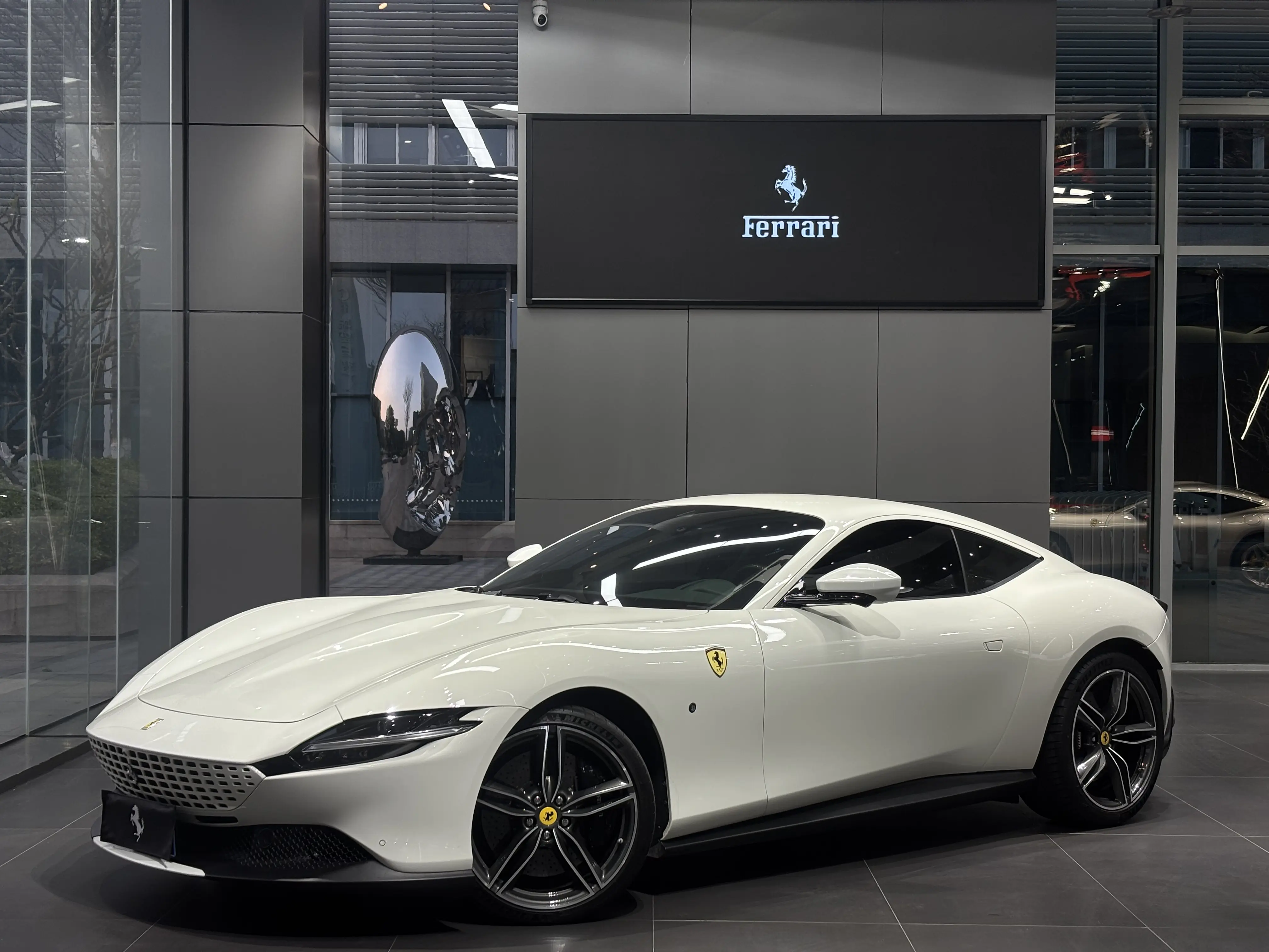 Ferrari Roma  из Китая