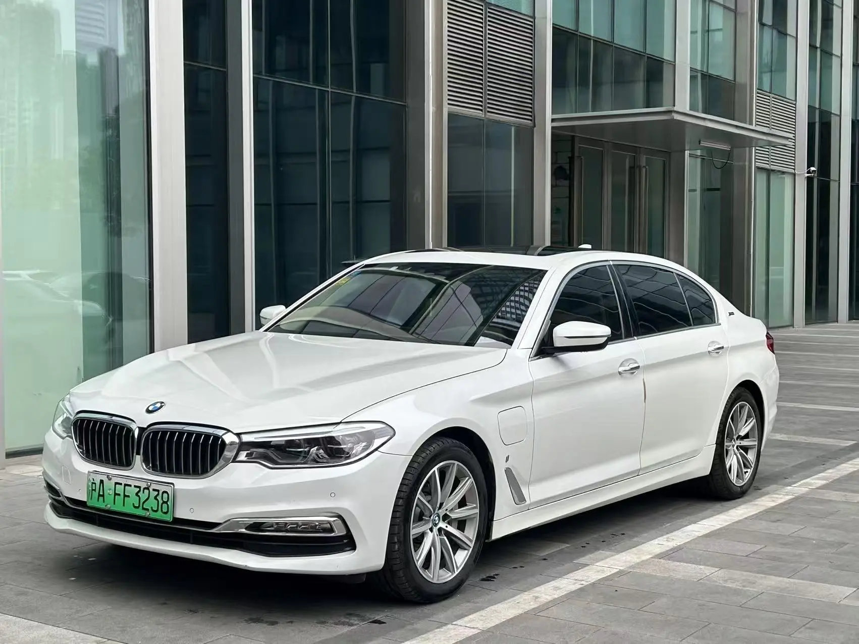BMW 5 Series PHEV  из Китая