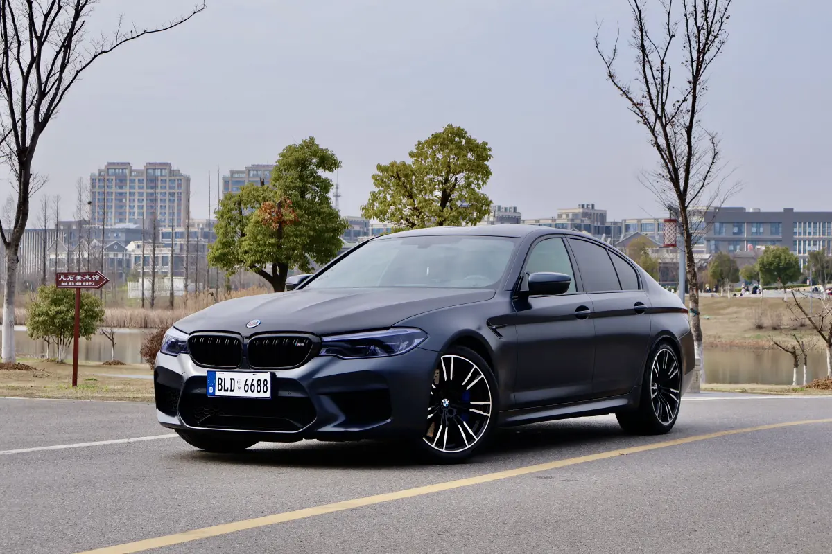 BMW M5  из Китая