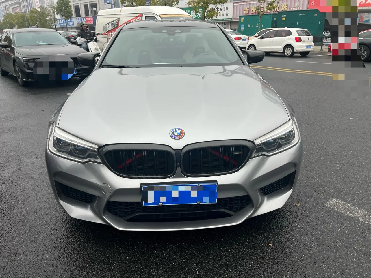 BMW M5  из Китая