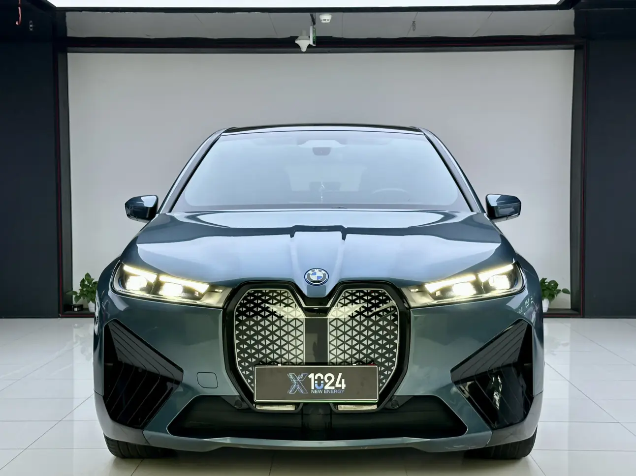 BMW iX  из Китая