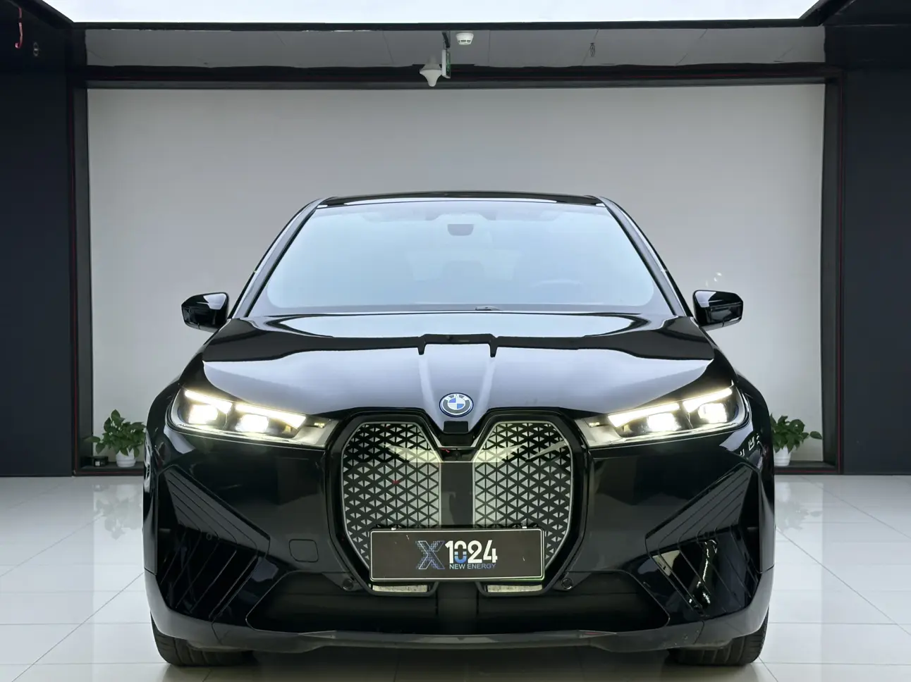 BMW iX  из Китая
