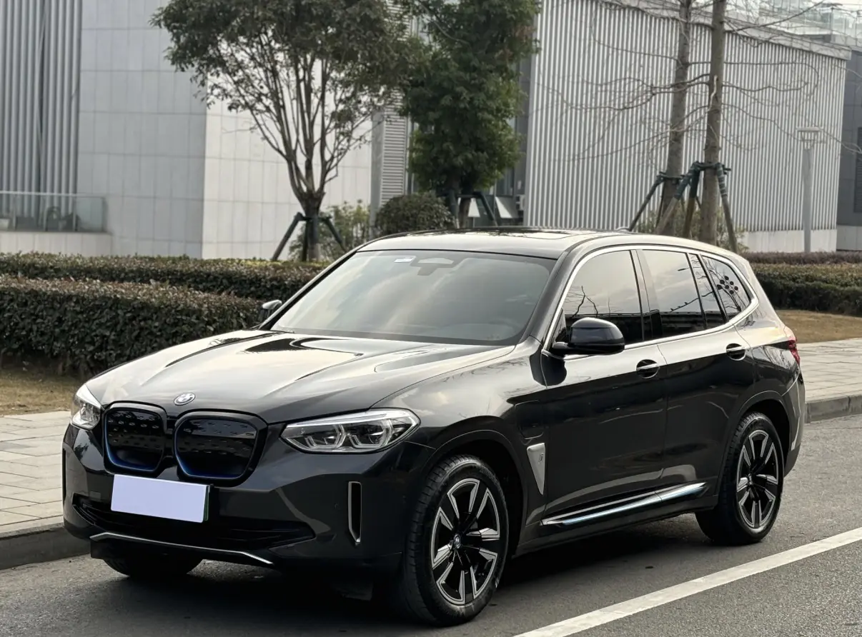 BMW iX3  из Китая
