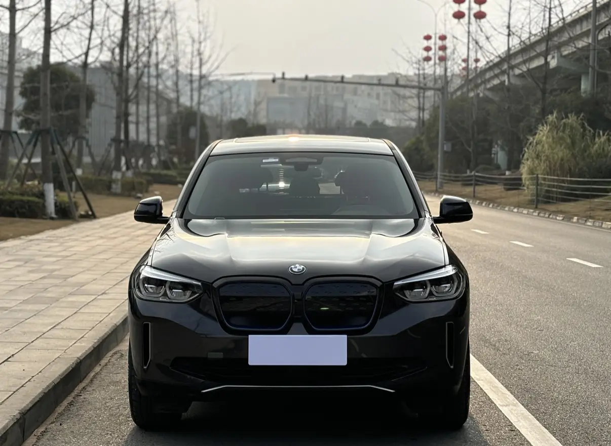 BMW iX3  из Китая