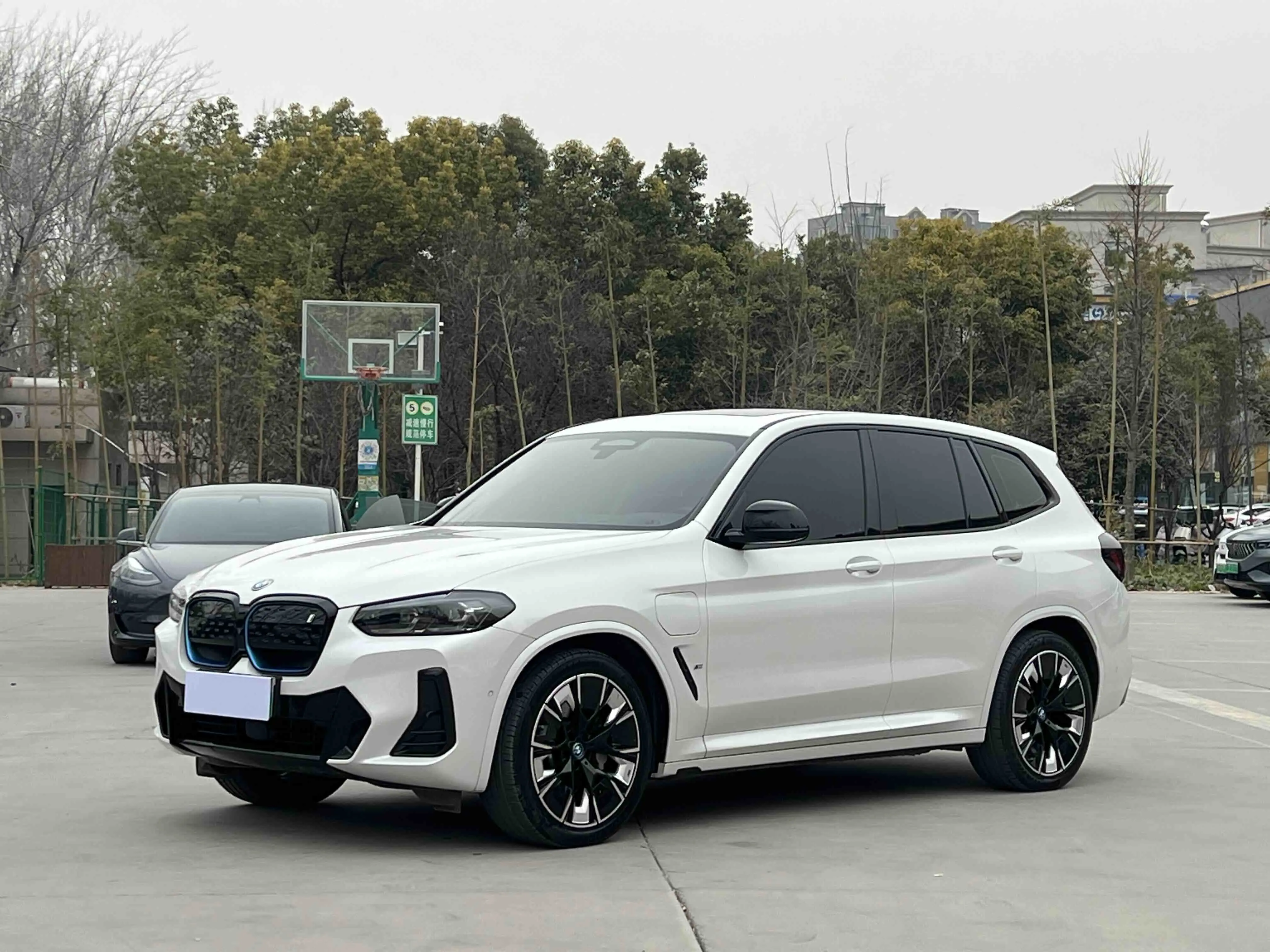 BMW iX3  из Китая