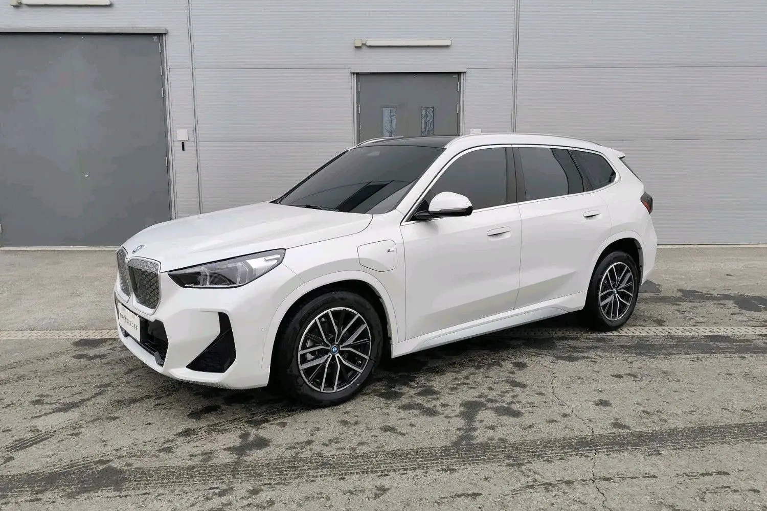 BMW iX1  из Китая