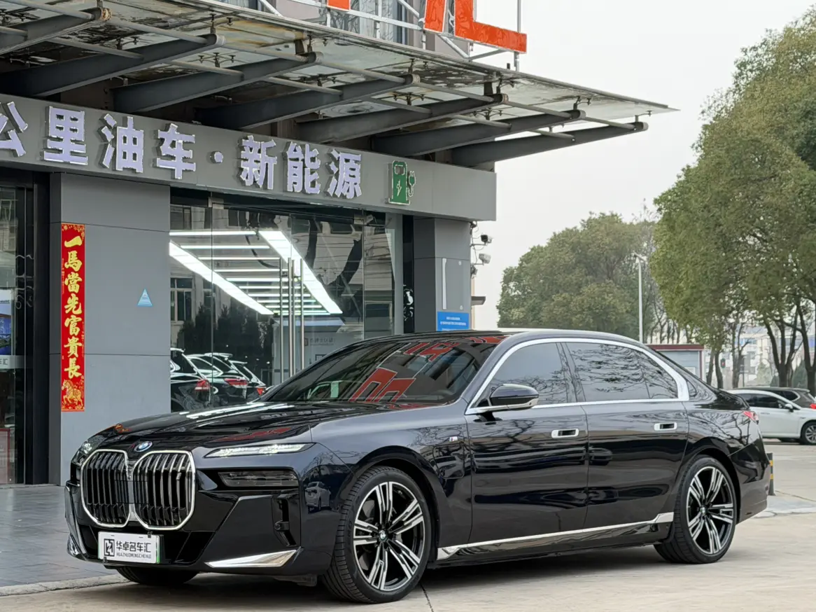 BMW i7  из Китая