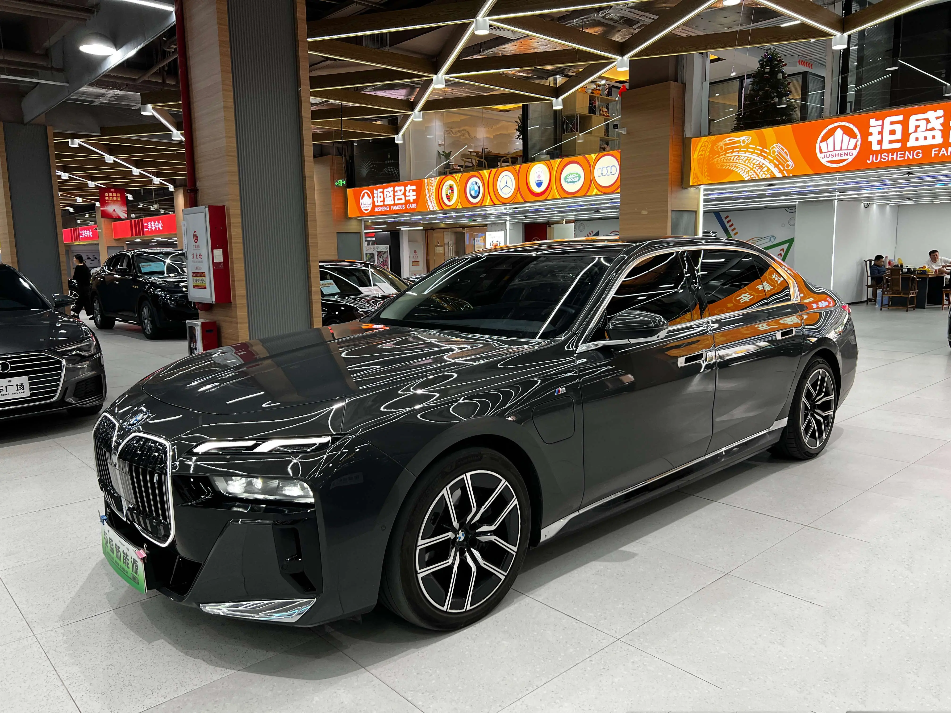 BMW i7  из Китая