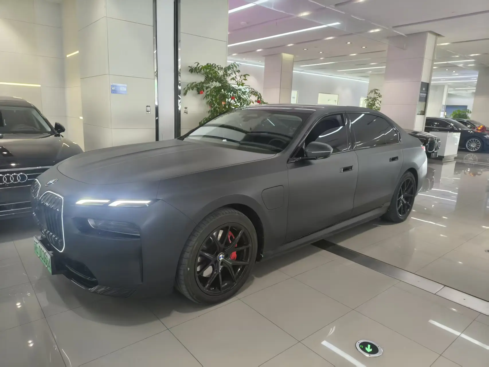 BMW i7  из Китая