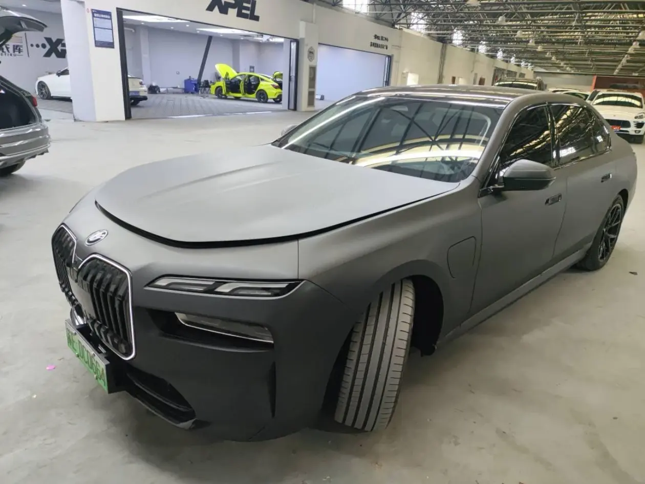 BMW i7  из Китая
