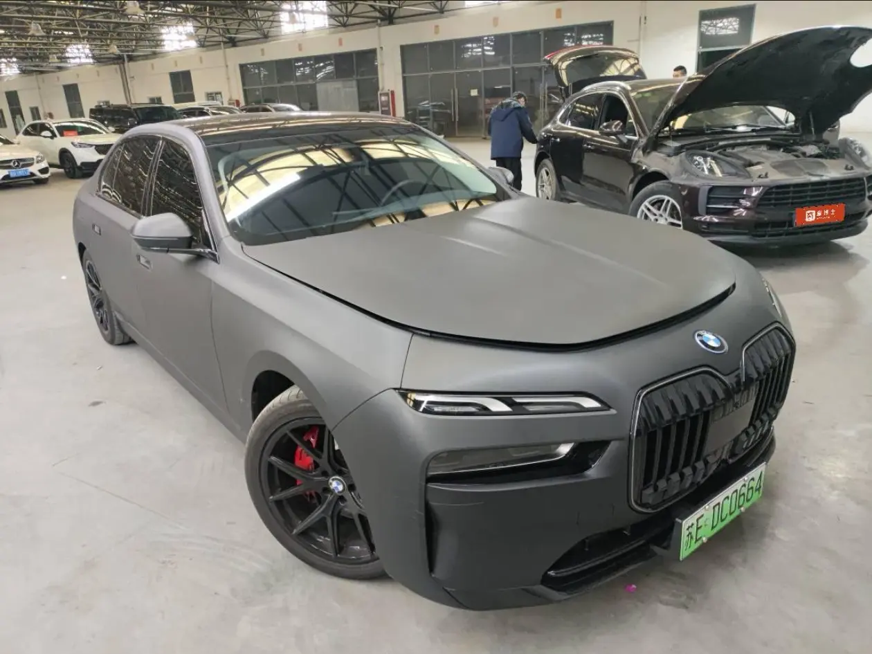 BMW i7  из Китая
