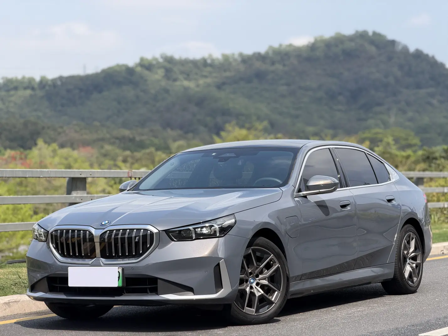 BMW i5  из Китая