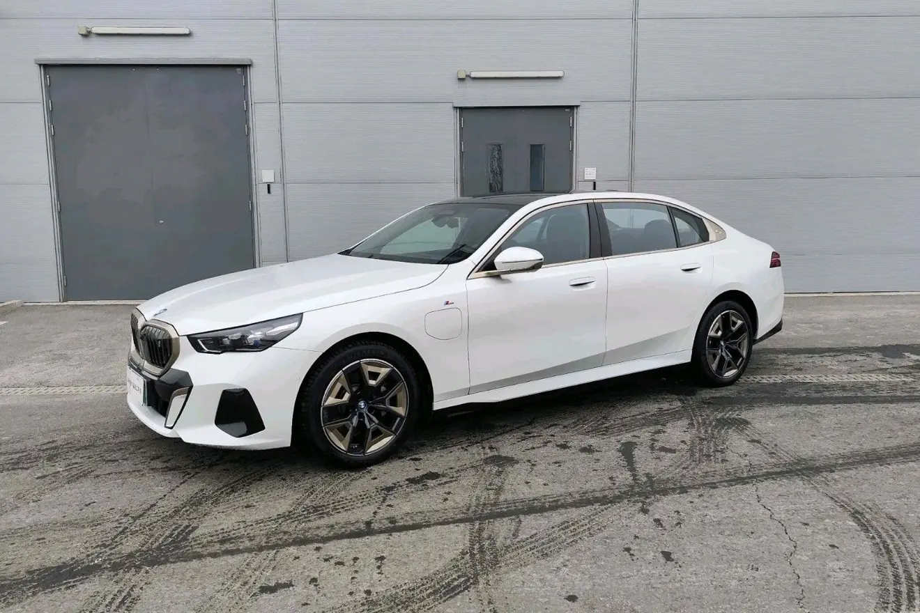 BMW i5