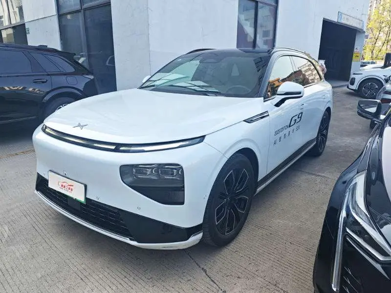 Xpeng G9  из Китая