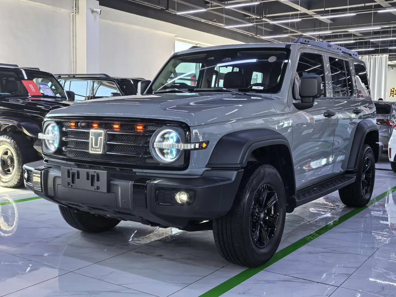 Tank 300  из Китая