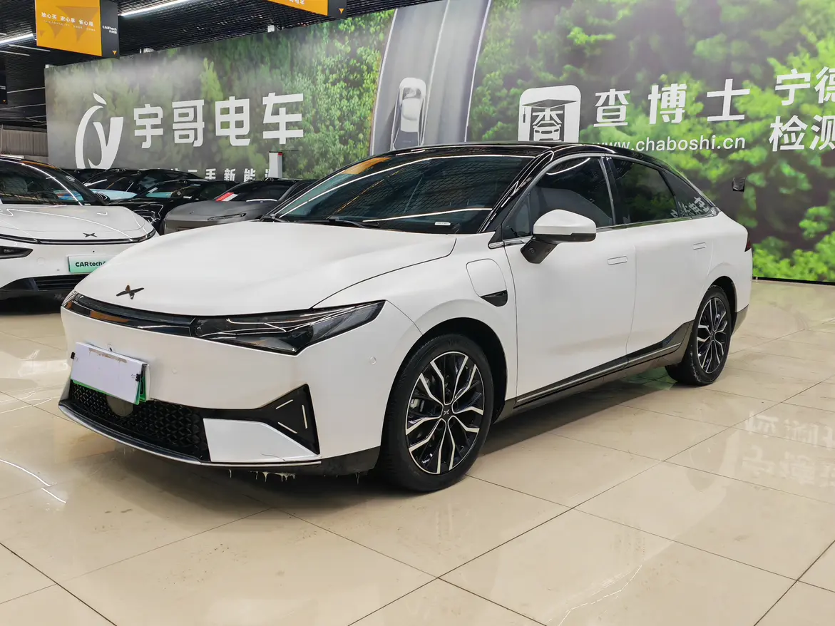 Xpeng P5  из Китая