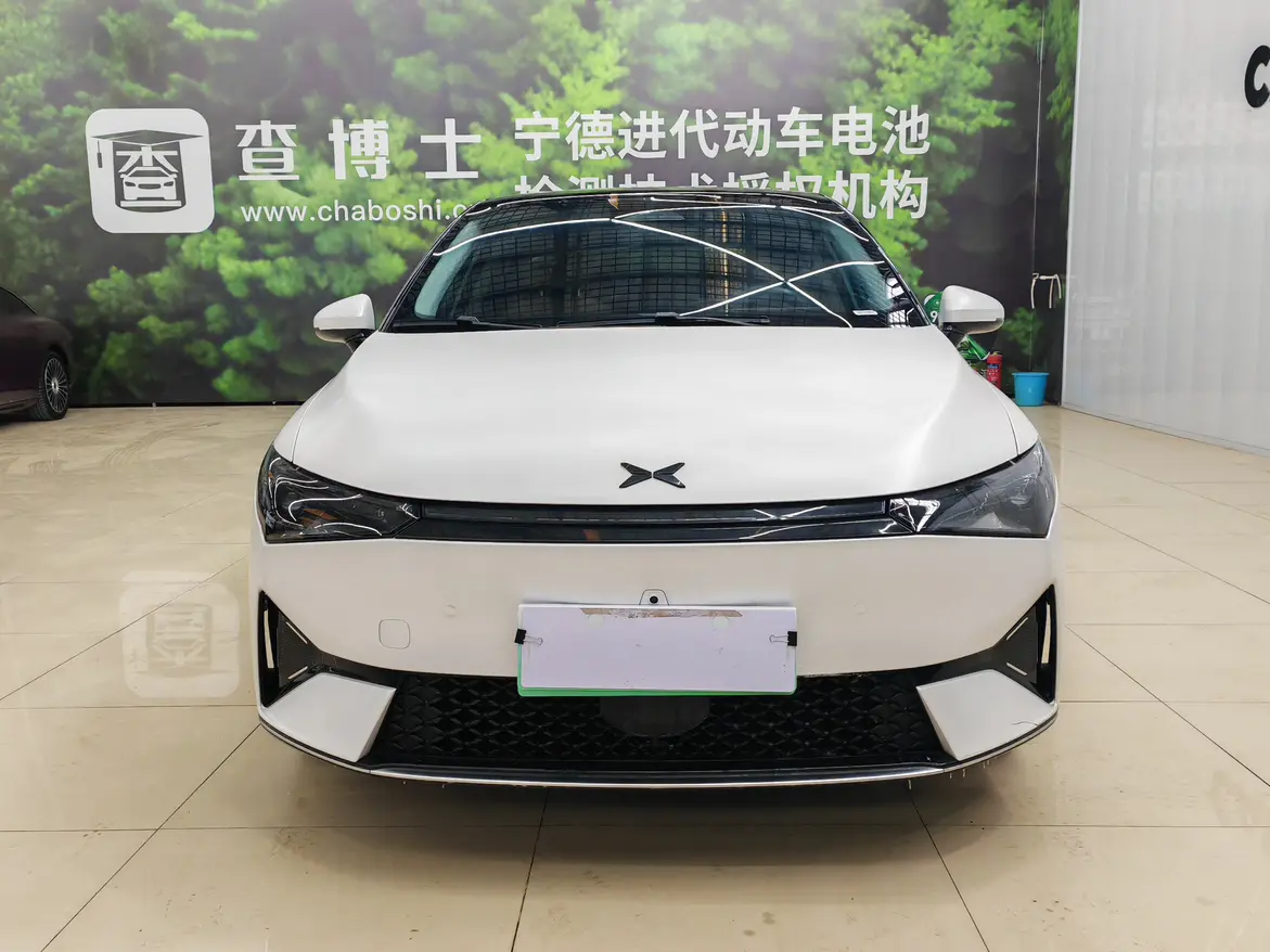 Xpeng P5  из Китая