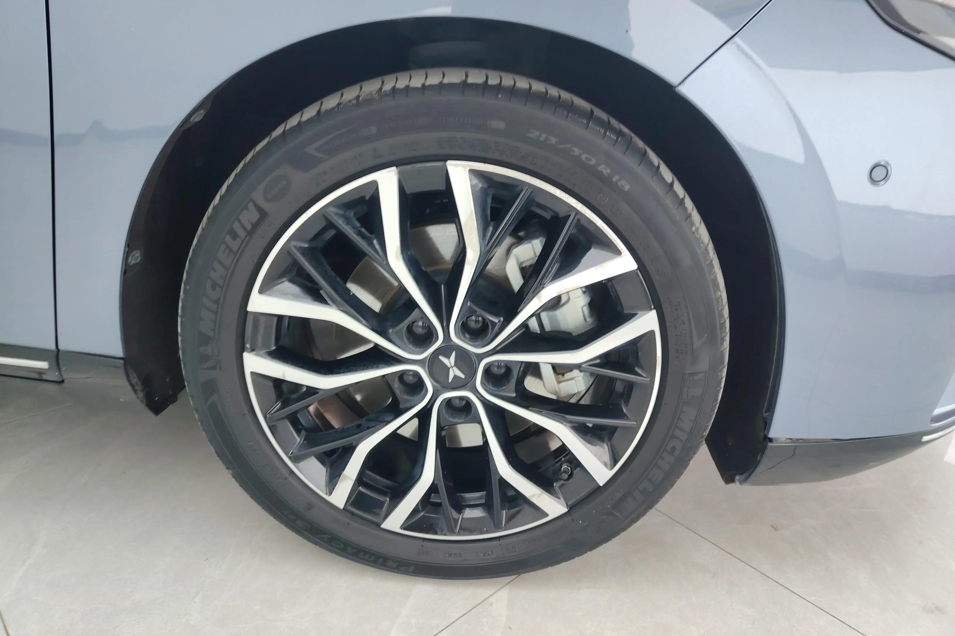 Xpeng P5  из Китая