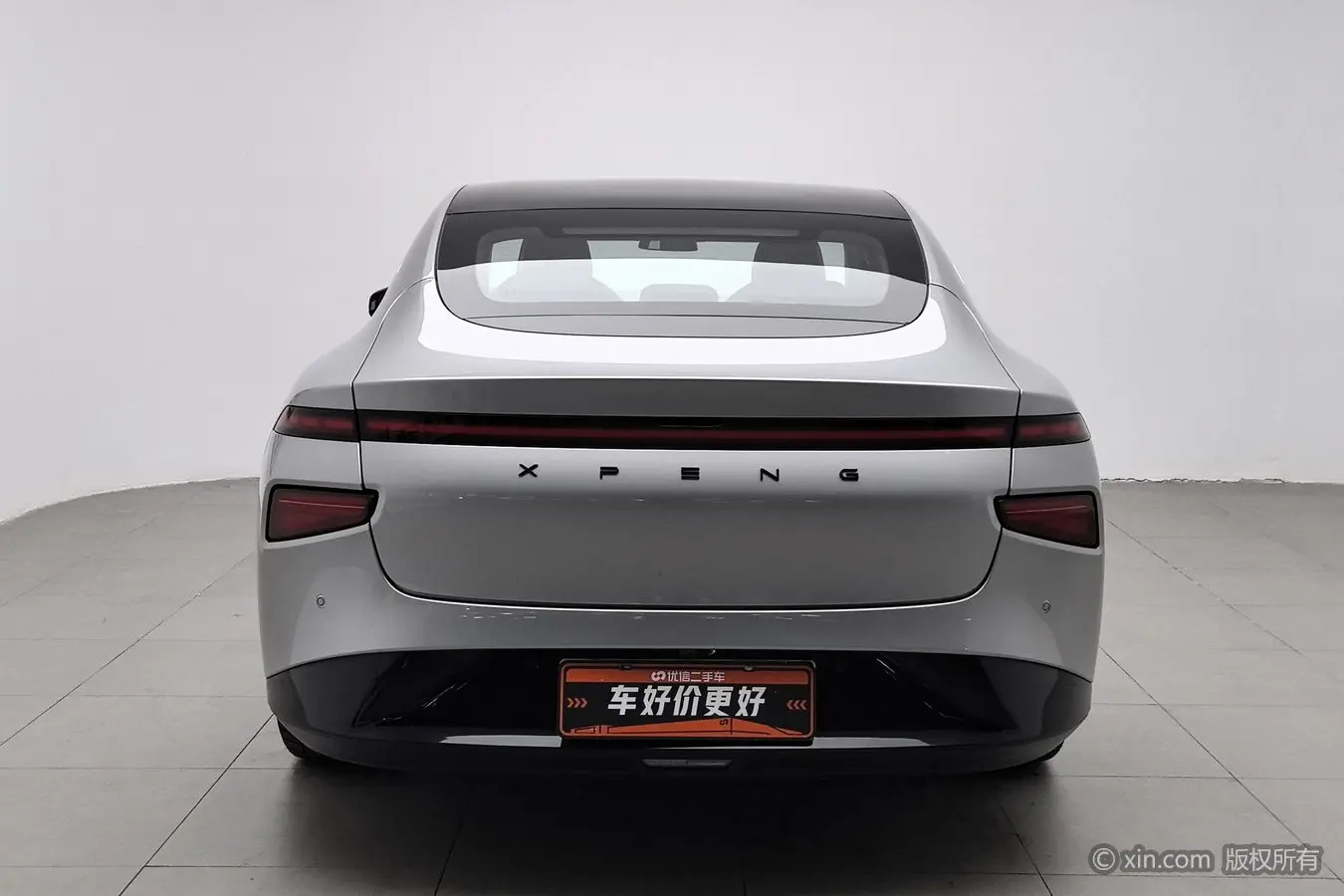 Xpeng P7  из Китая