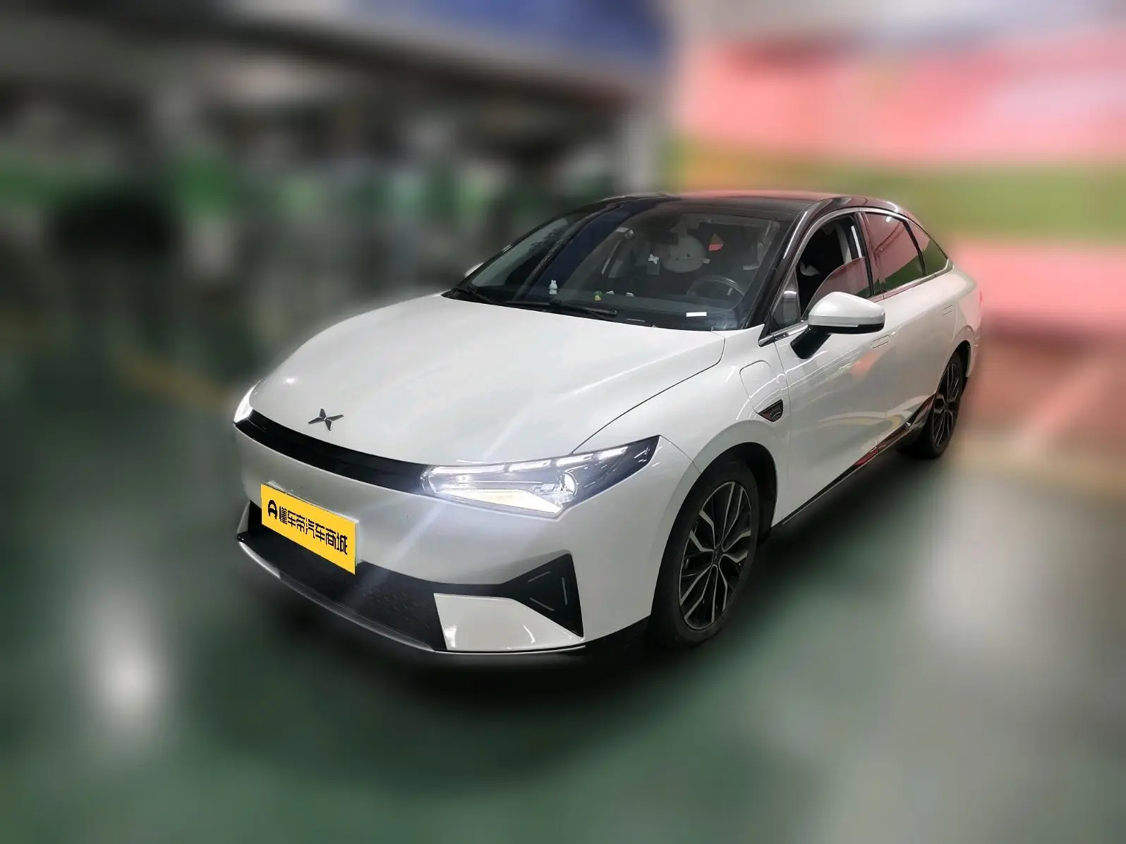 Xpeng P5  из Китая