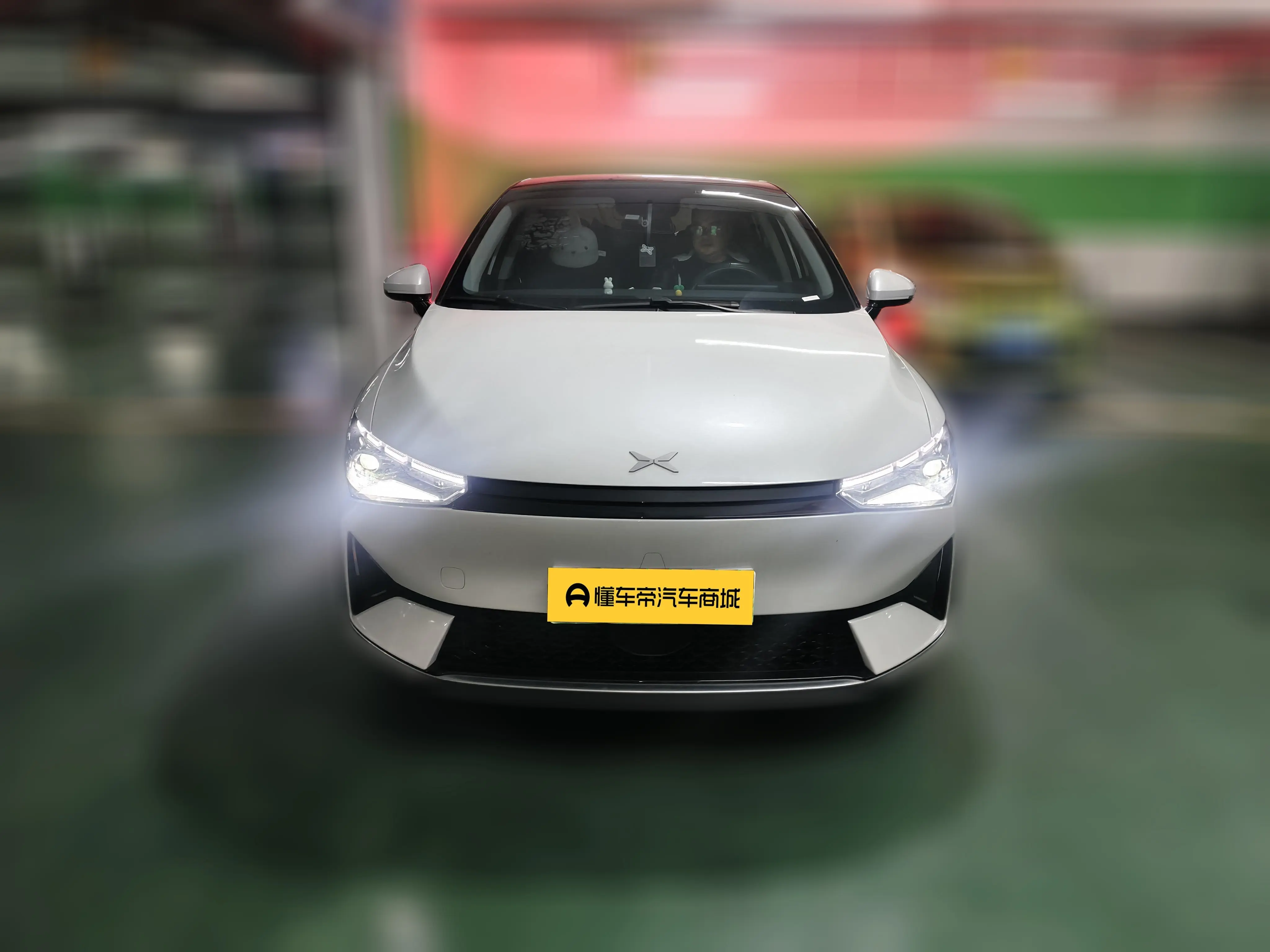 Xpeng P5  из Китая