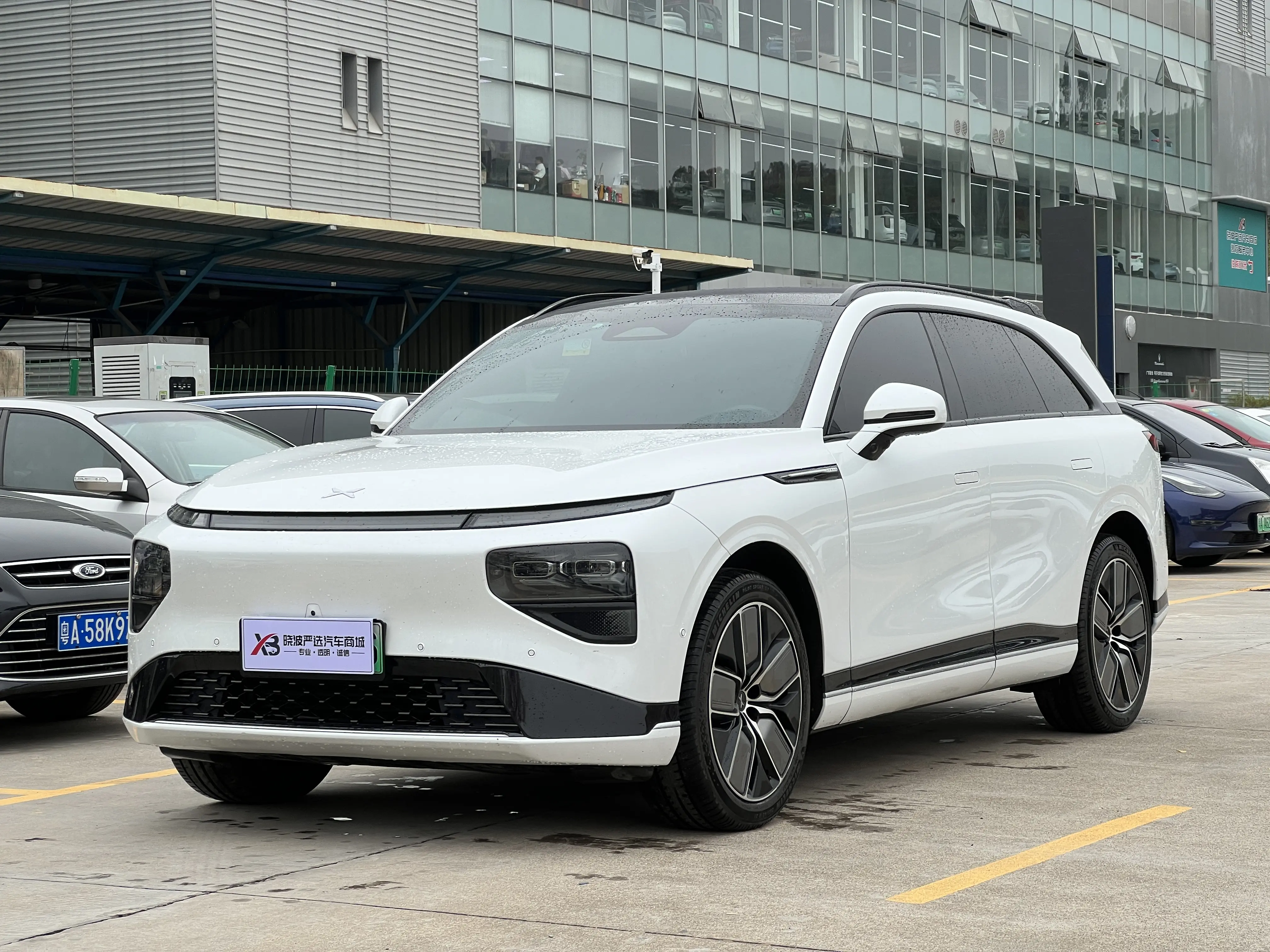 Xpeng G9  из Китая