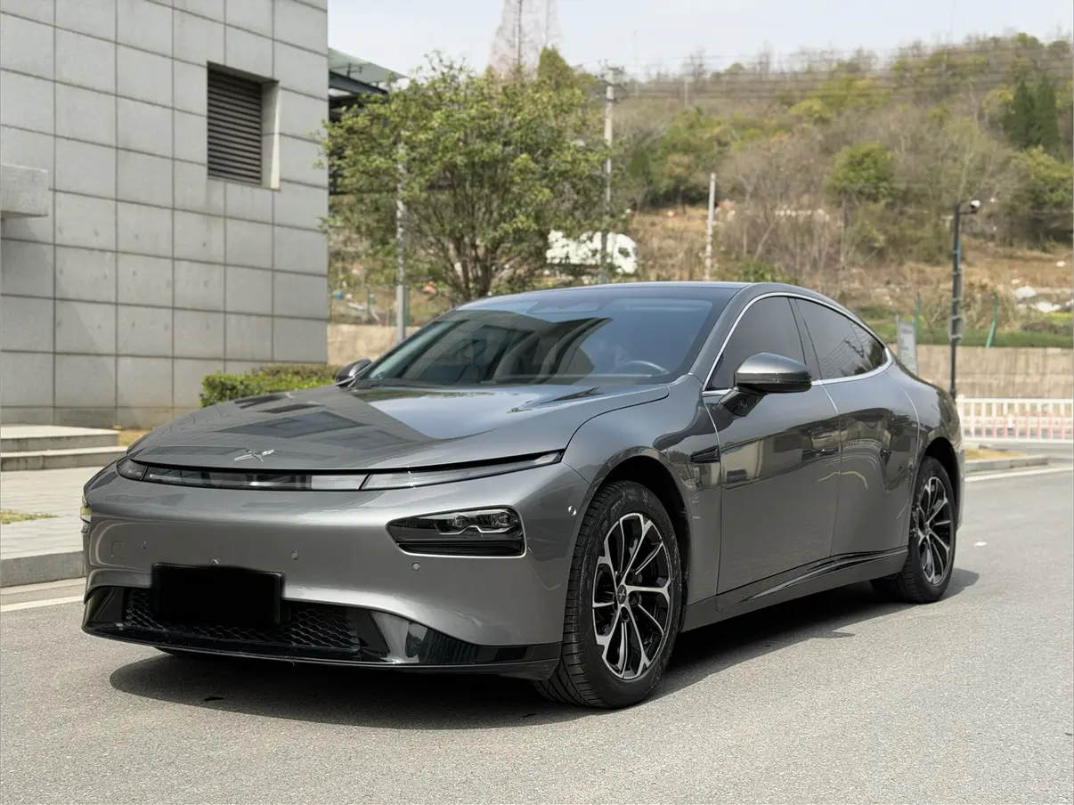 Xpeng P7  из Китая