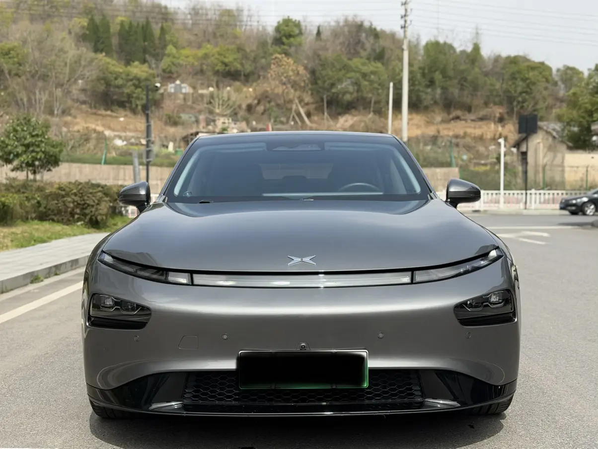 Xpeng P7  из Китая