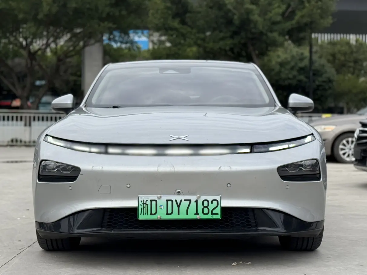 Xpeng P7  из Китая