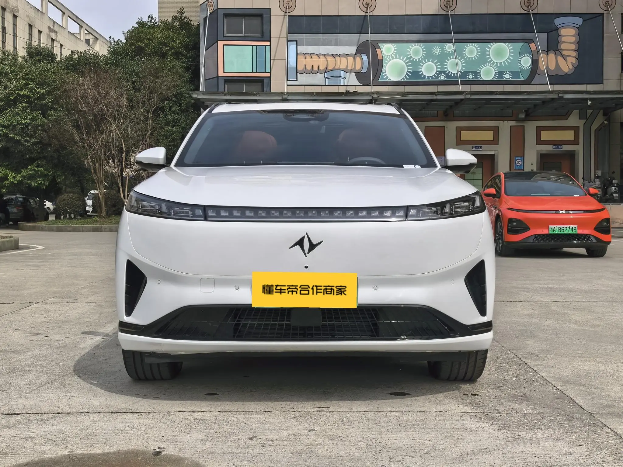 Dongfeng Eπ008  из Китая